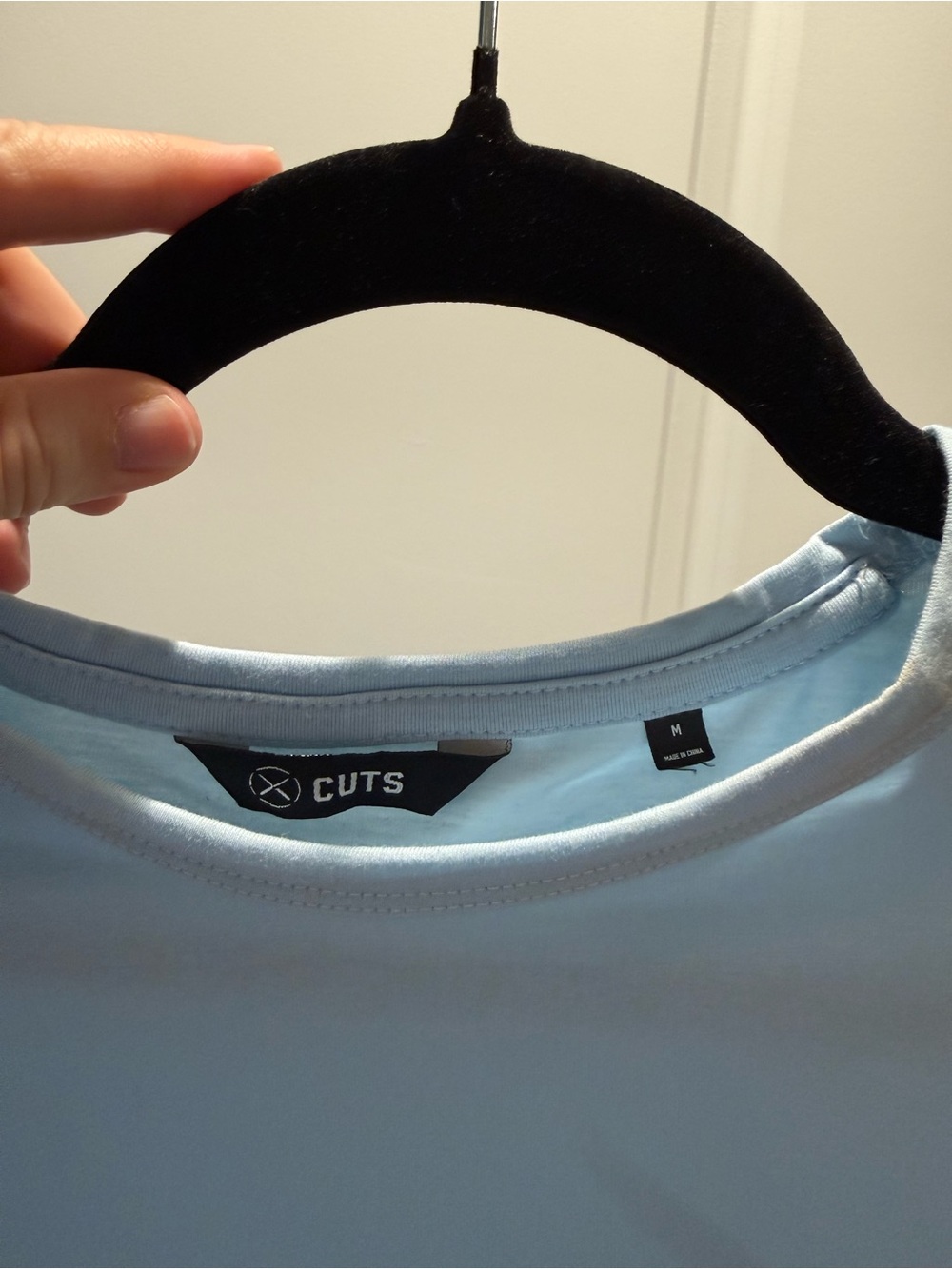 Cuts cropped blue women’s tee - Picture 2 of 2